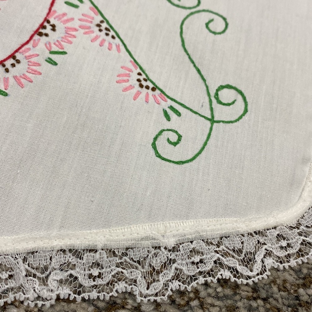 Vintage Hand Embroidered Heart Floral Table Runner - Pink & Green! - Picture 4 of 4
